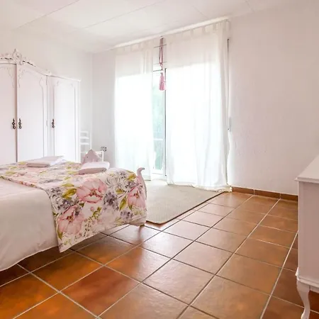 Dom wakacyjny Spacious House In Trabal *