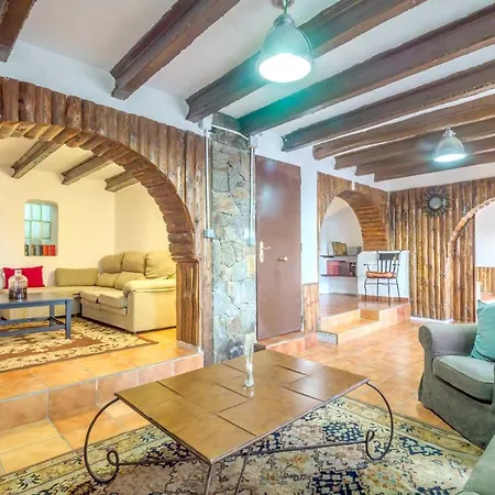 Ferienhaus Spacious House In Trabal *