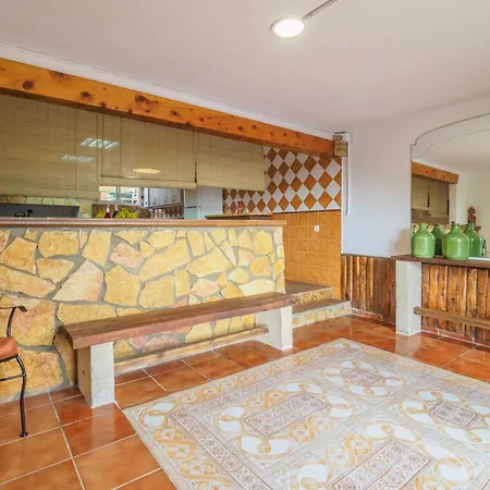Dom wakacyjny Spacious House In Trabal *