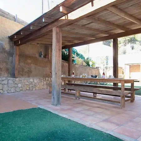Dom wakacyjny Spacious House In Trabal